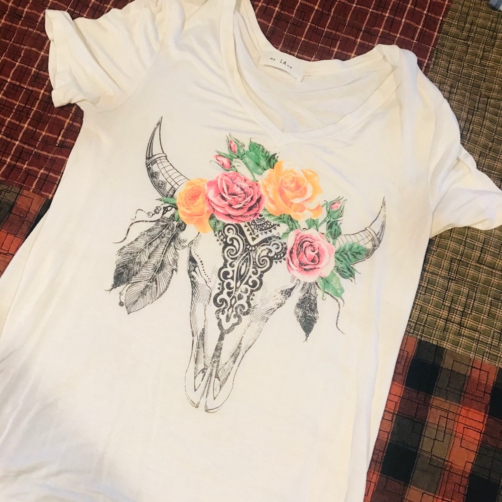 Bull skull and flowers tee